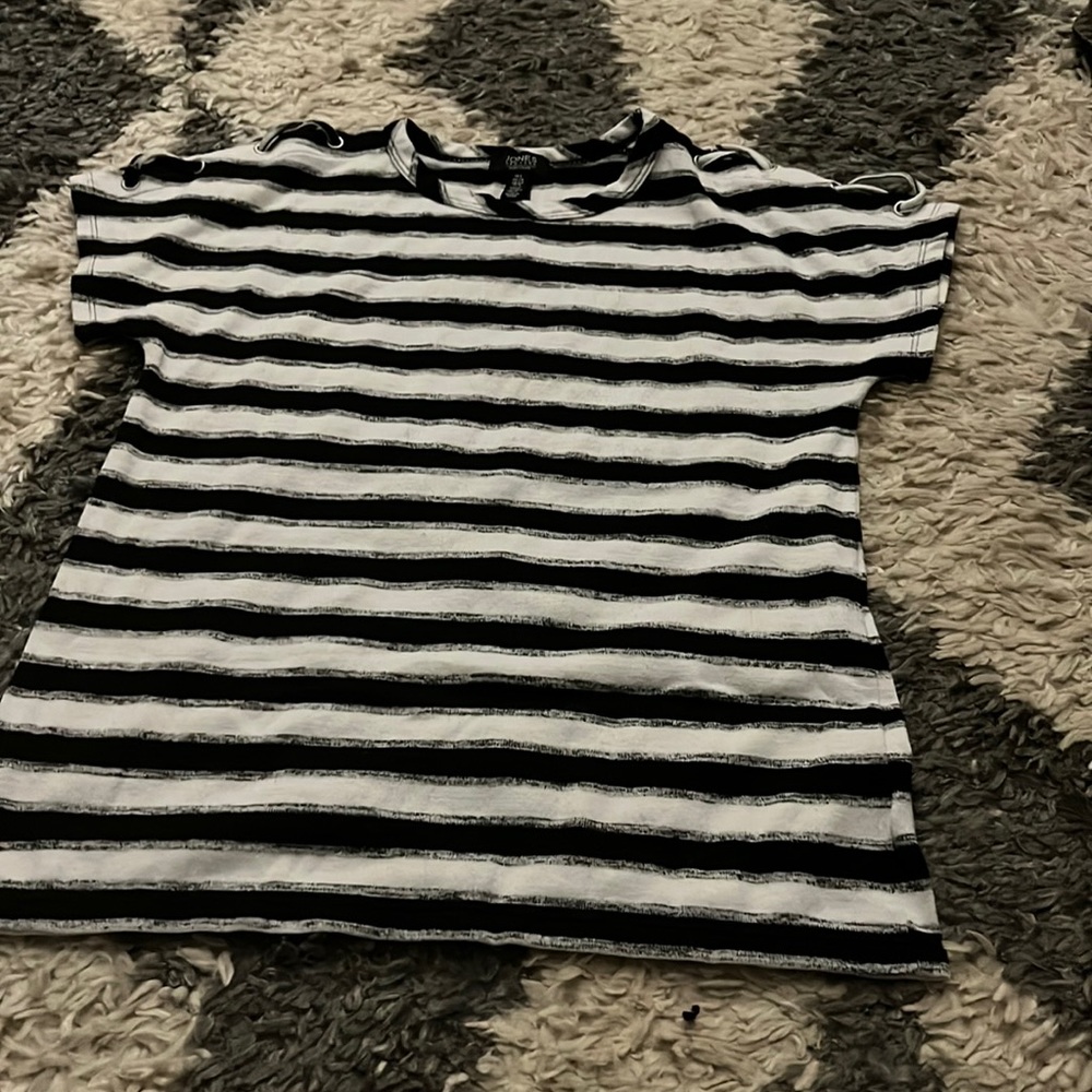 Black + white t-shirt